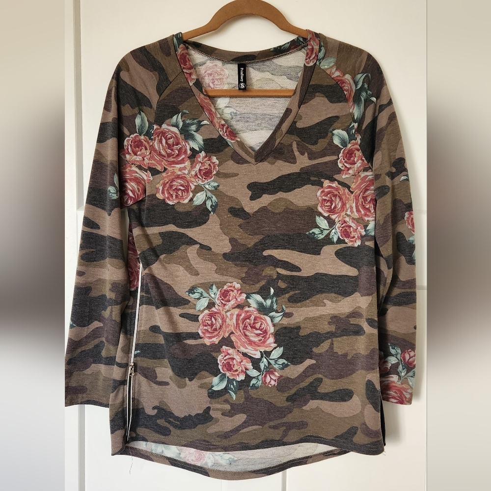 Floral Camouflage V-Neck Women's Top